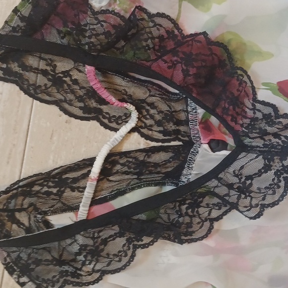 Victoria's Secret Elegant Sheer Lace Trim Rose Print Open Front Nightie - Picture 9 of 10